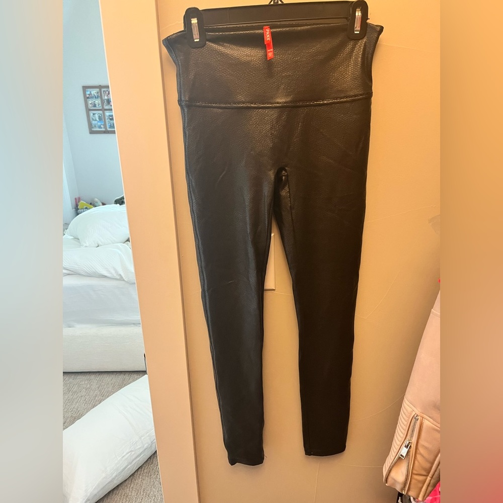 Spanks leggings worn once.